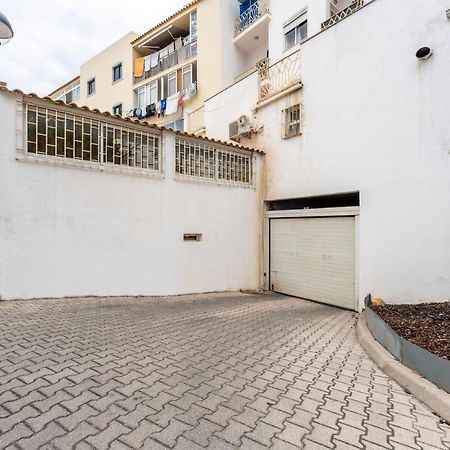 Peaceful 1 Bdr Apartment W/ Balcony By Lovelystay Almancil Bagian luar foto