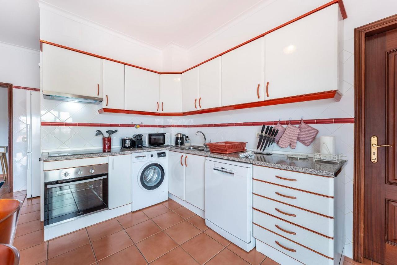 Peaceful 1 Bdr Apartment W/ Balcony By Lovelystay Almancil Bagian luar foto