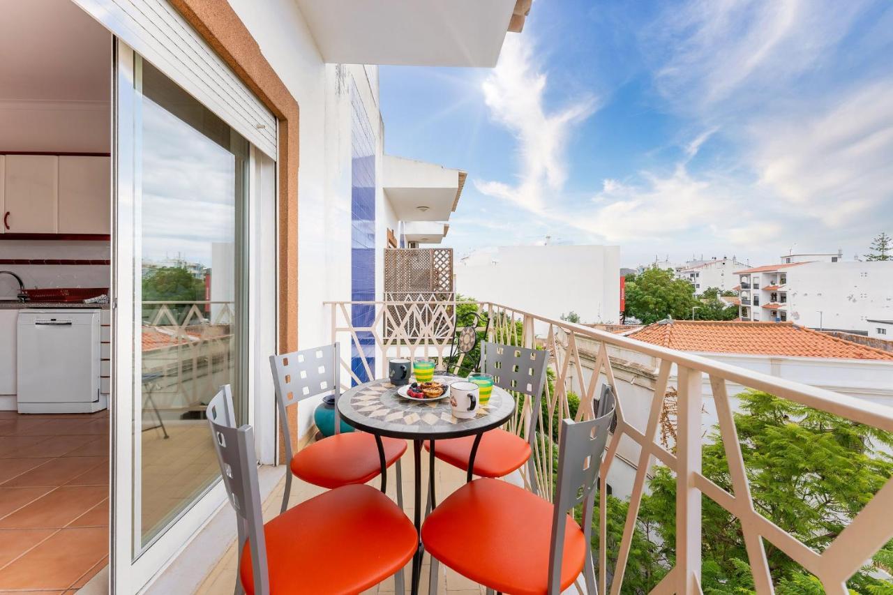 Peaceful 1 Bdr Apartment W/ Balcony By Lovelystay Almancil Bagian luar foto