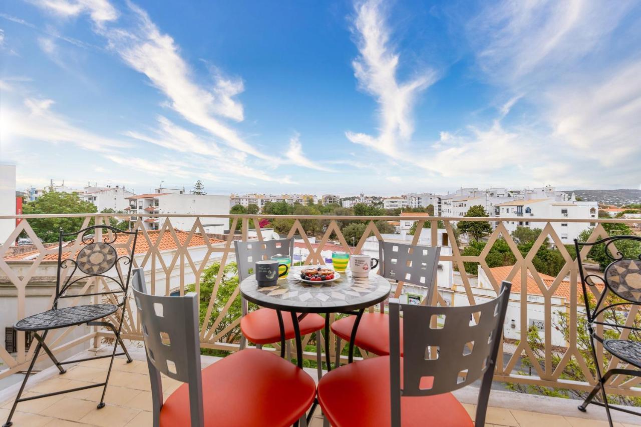 Peaceful 1 Bdr Apartment W/ Balcony By Lovelystay Almancil Bagian luar foto