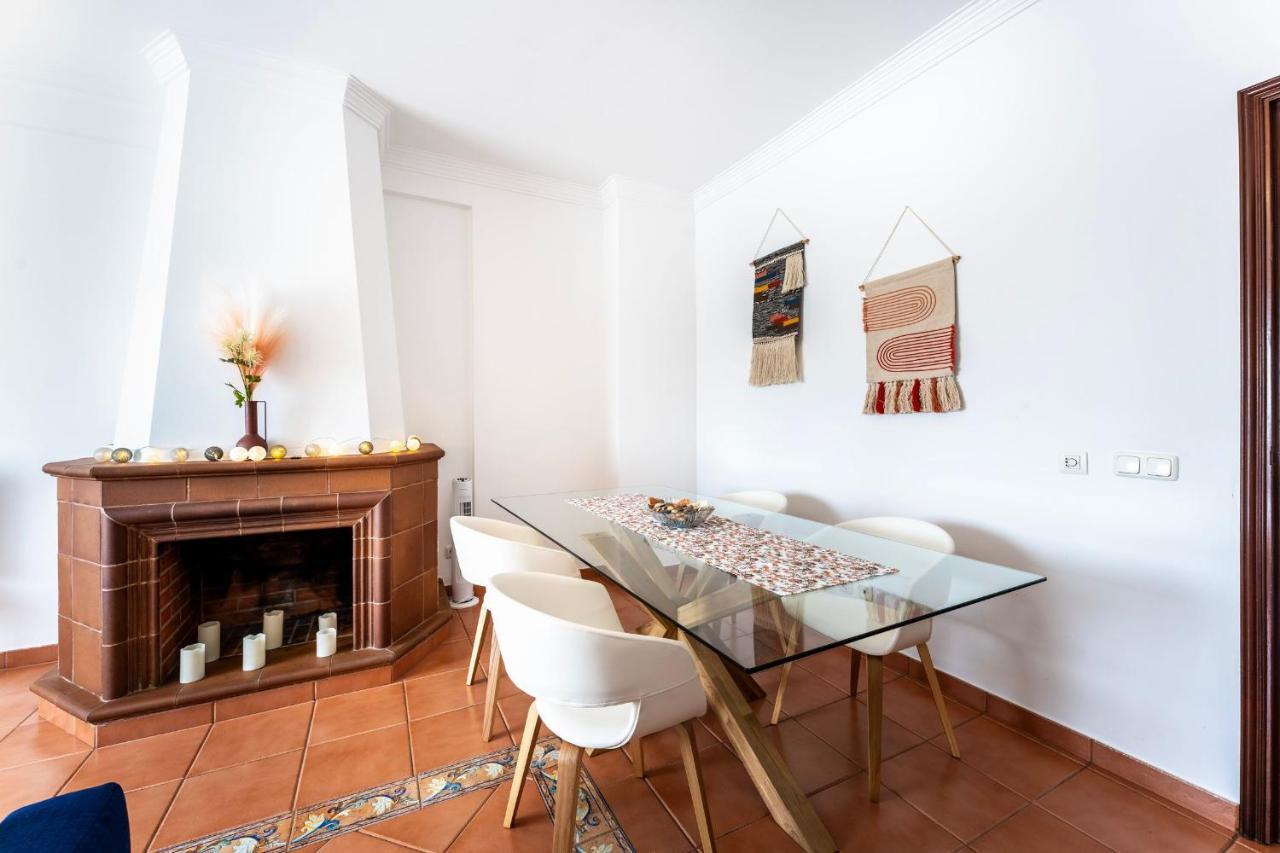 Peaceful 1 Bdr Apartment W/ Balcony By Lovelystay Almancil Bagian luar foto