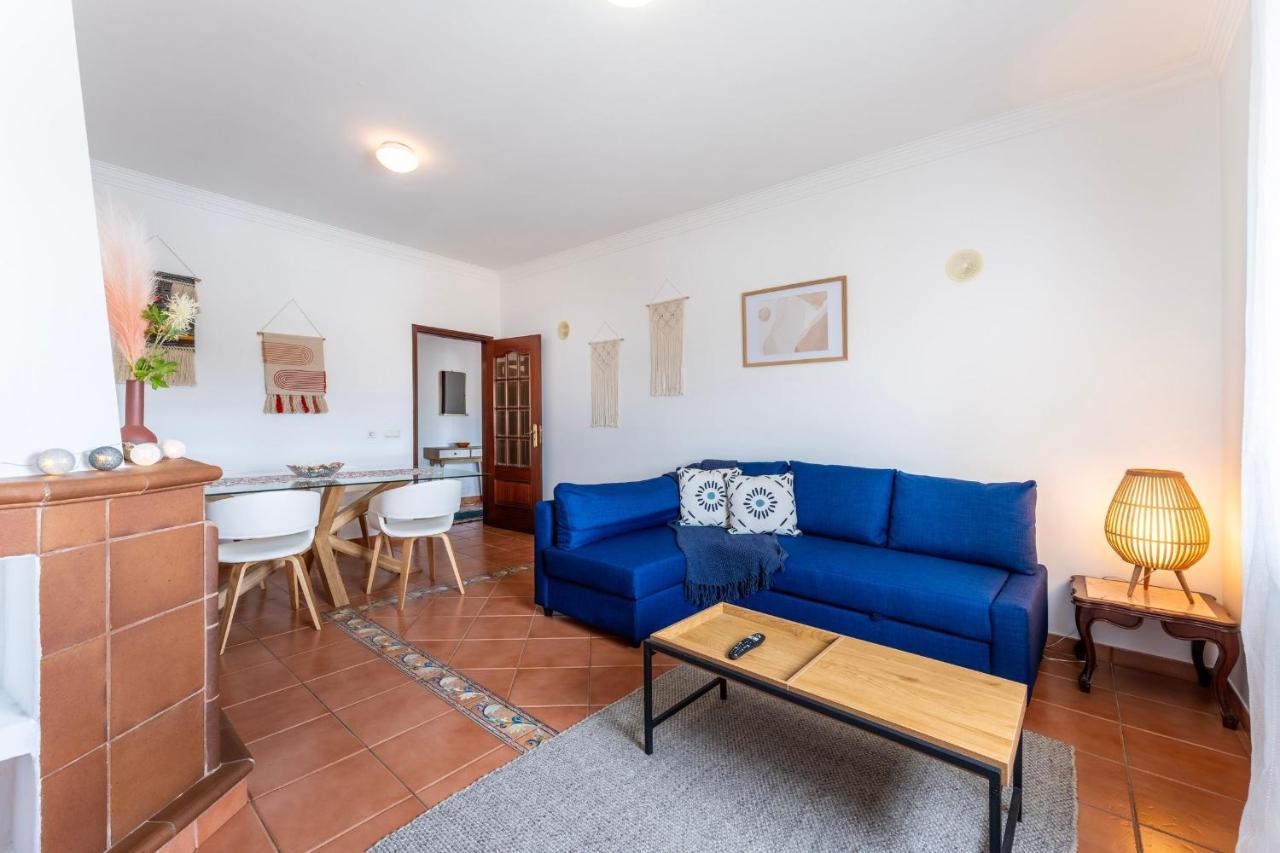 Peaceful 1 Bdr Apartment W/ Balcony By Lovelystay Almancil Bagian luar foto